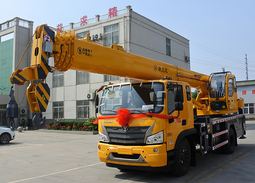 河南蘭考新天龍12噸吊車